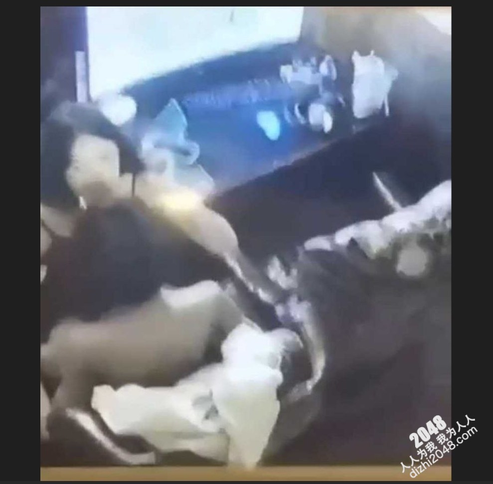 ⚫️⚫️逆天小情侣网吧做爱还挑衅网管 这嚣张跋扈的态度必须让她在网上爆火!