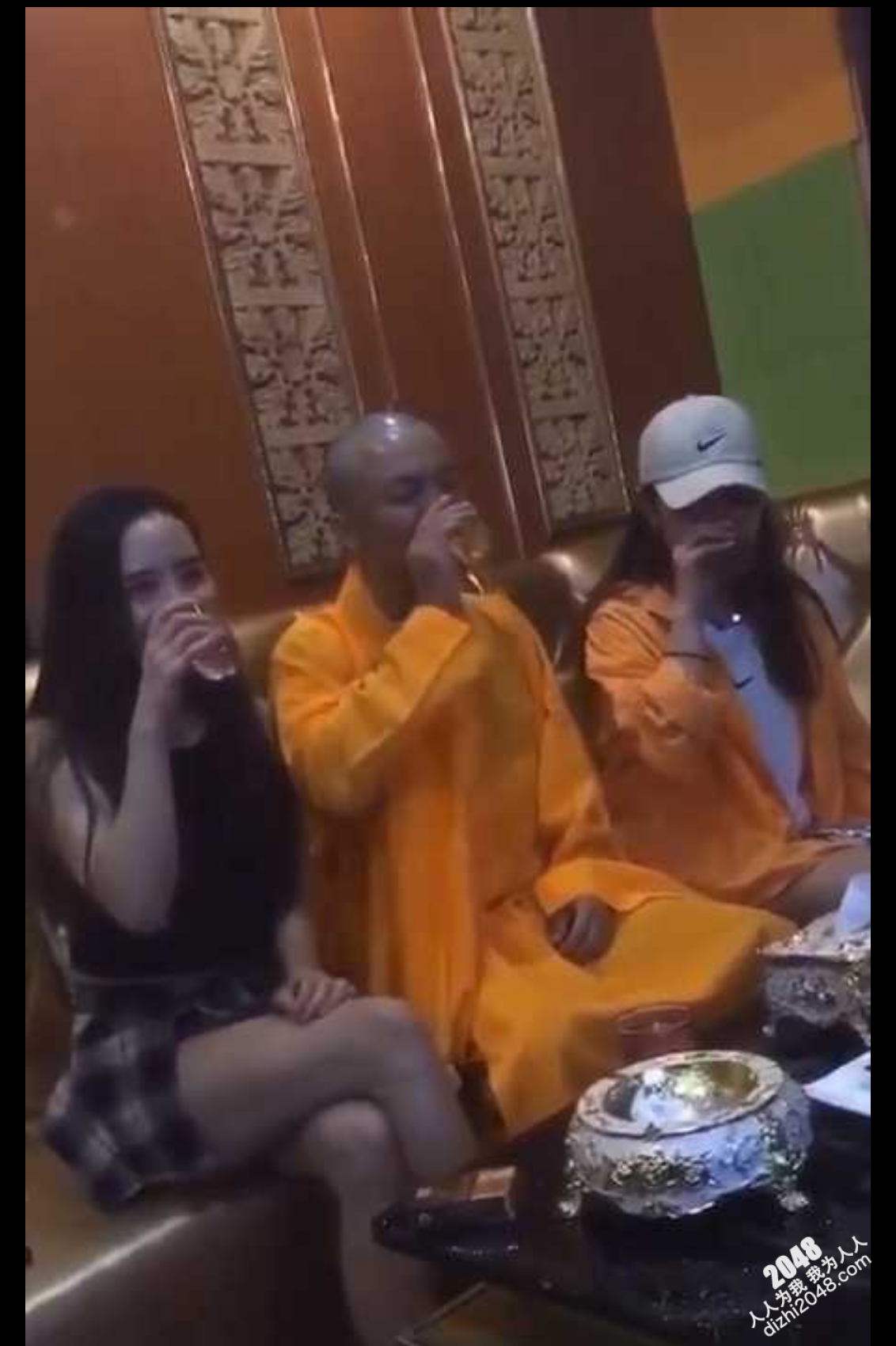 ⚫️⚫️老纳法号空虚 只有ktv的嫩妹才能医治 这并没有违背佛主的大义 吾乃普渡众生!