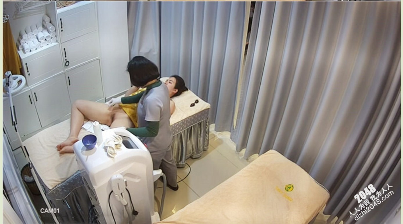 高级美容中心内部监控破解偷拍几个来做阴部护理的美少妇小黑鲍直接秒变粉嫩的无毛小嫩B