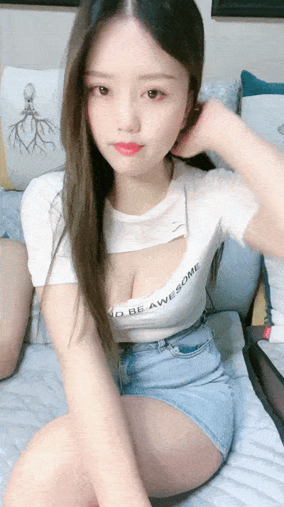 极品颜值美女小鱼干！外表甜美骚的很！头套炮友尽情玩弄