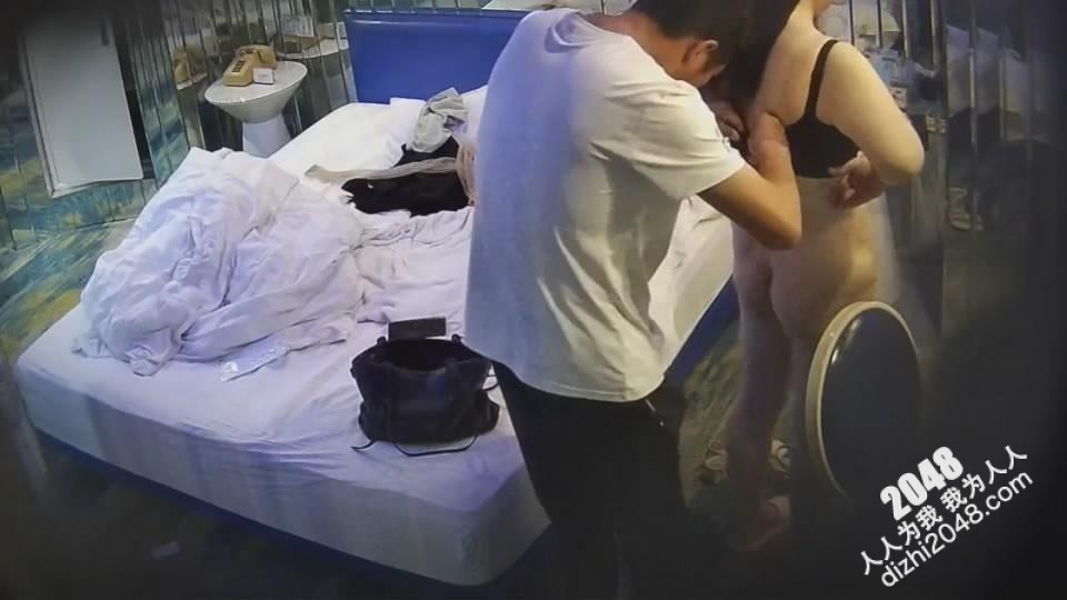 [MP4/738MB]五月最新安防酒店偷拍底层打工男下班约炮单位的少妇主动舔骚逼粗狂啪啪发泄憋了很久的兽欲