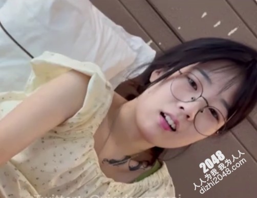 【MP4】 AAP-0363 最新大神破解，【印象足拍徒弟】，超清純眼鏡學妹，口手足，超粉嫩乳頭，完美露臉，羞澀的模樣惹人疼