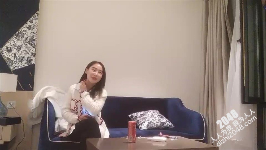 [自拍] 約位妹子啪 從沙發上一直操到床上  (12P)