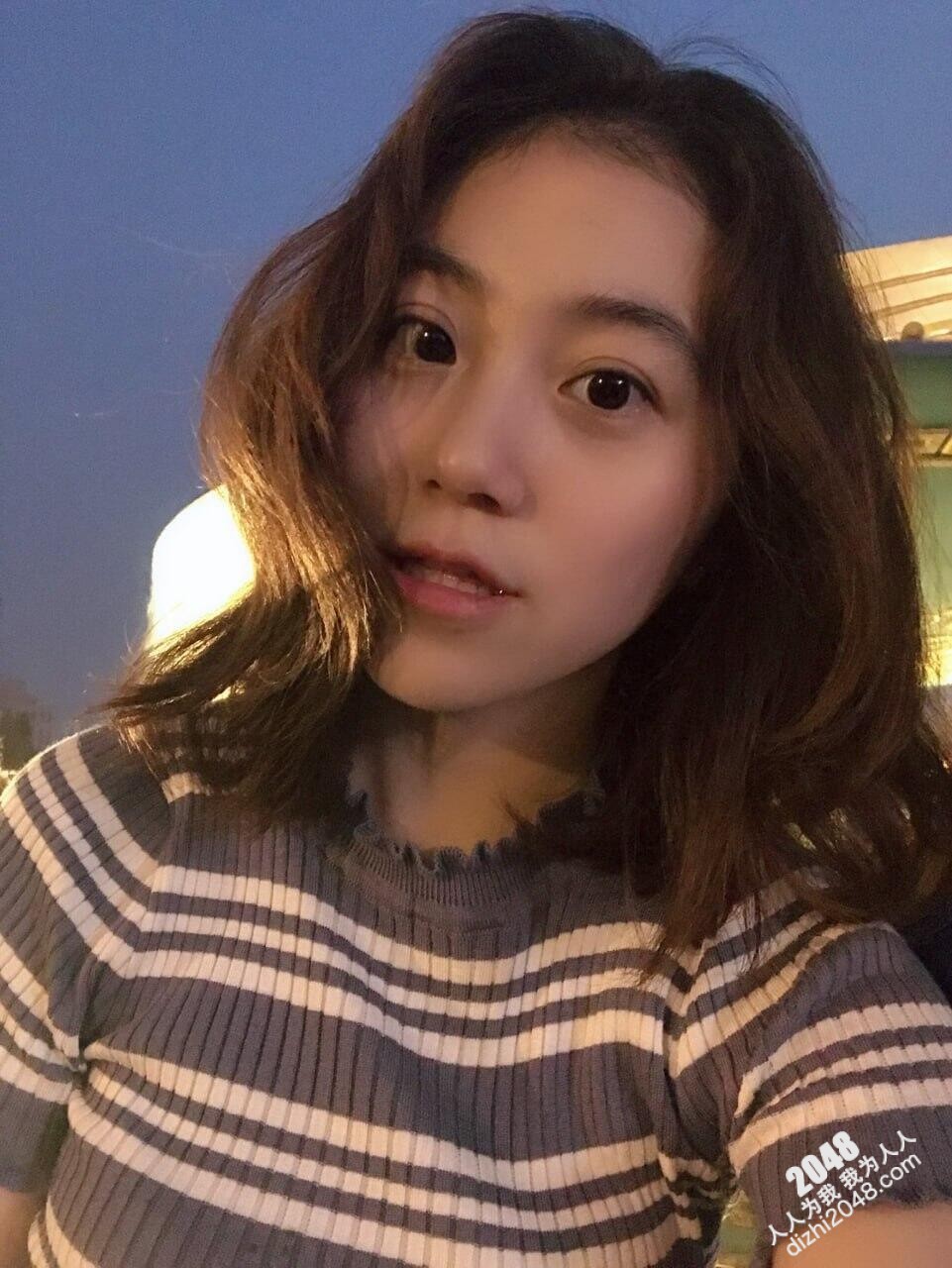 超级白的眼镜打骚逼，欢迎品鉴[20P]
