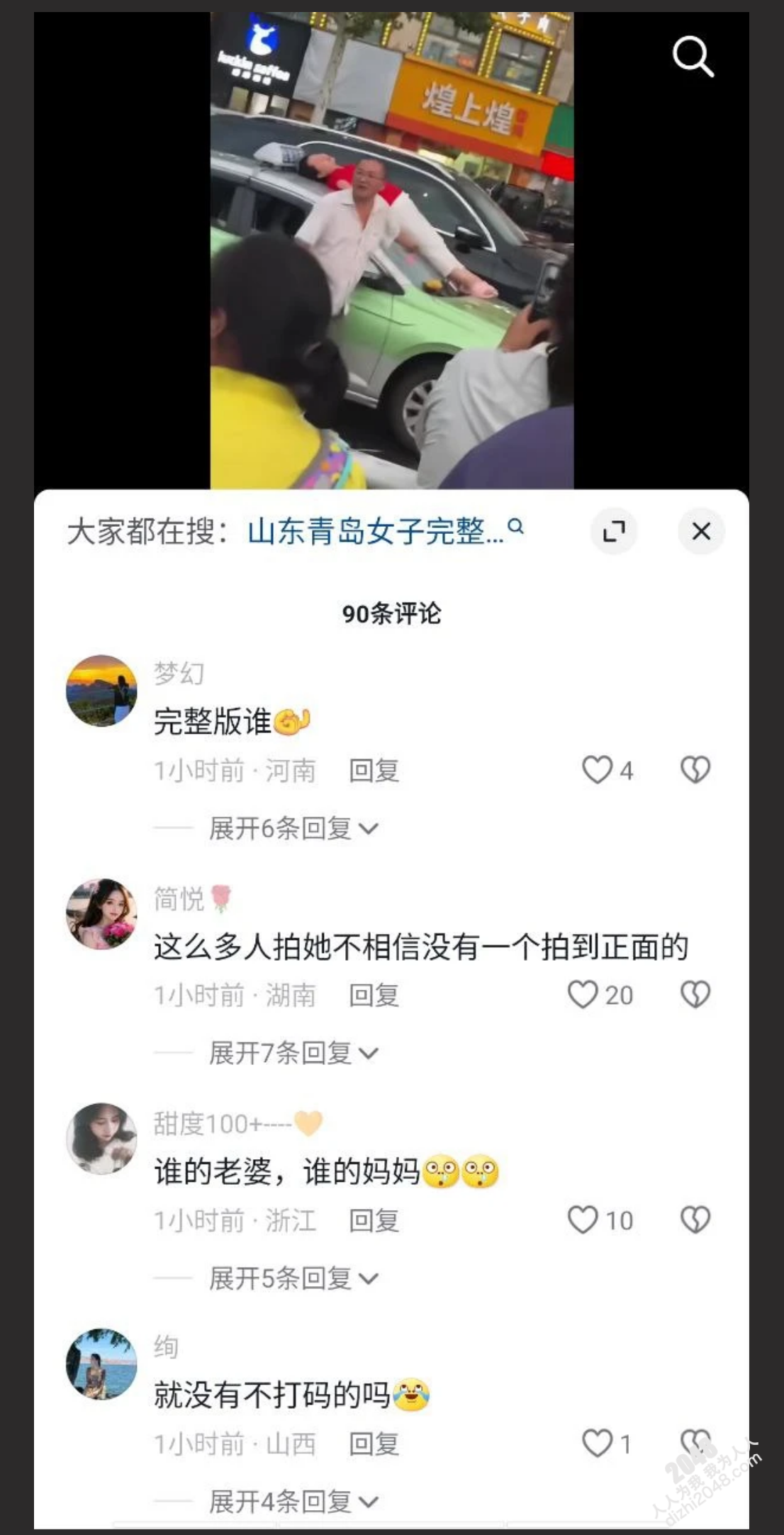 青岛出租车女子裸露事件 女子脱光了衣服爬上出租车后撒泼跳起了裸舞
