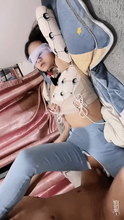 扛着腿艹校花，趁开学艹最后一波 爽到底，性爱果然快乐！