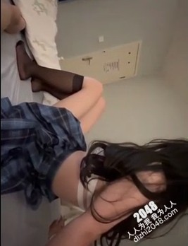 [MP4]骚货今天满20岁 被操到头昏目眩直接呕吐