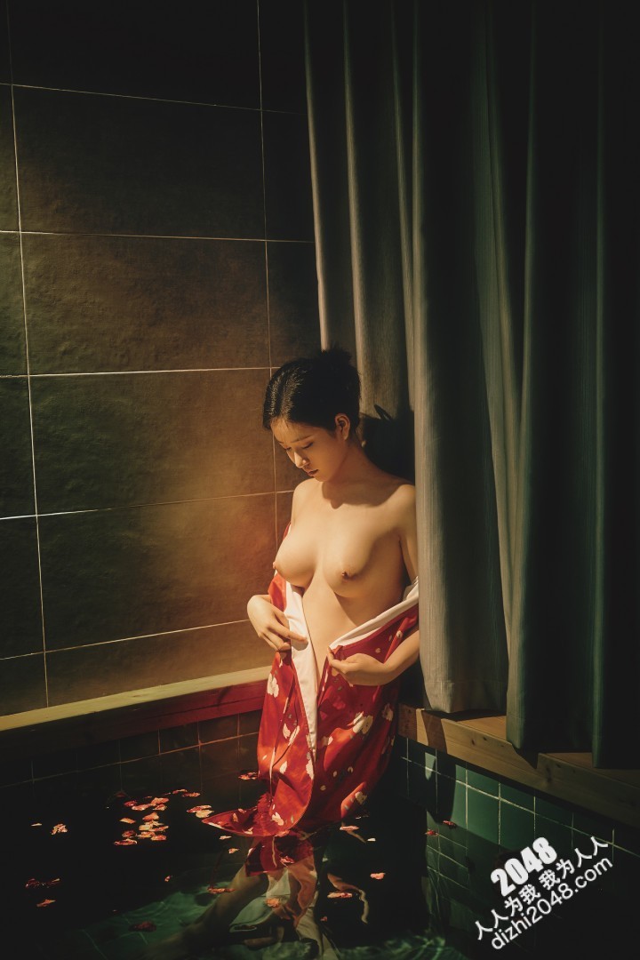 年年红衣光影沐秋主题写真漏大奶子 [44P-354MB]