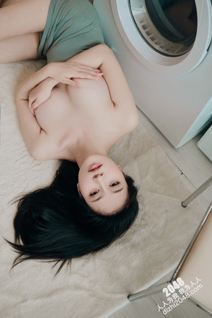 极品大奶国模年年-洗衣房露出诱惑写真[42P-393MB]