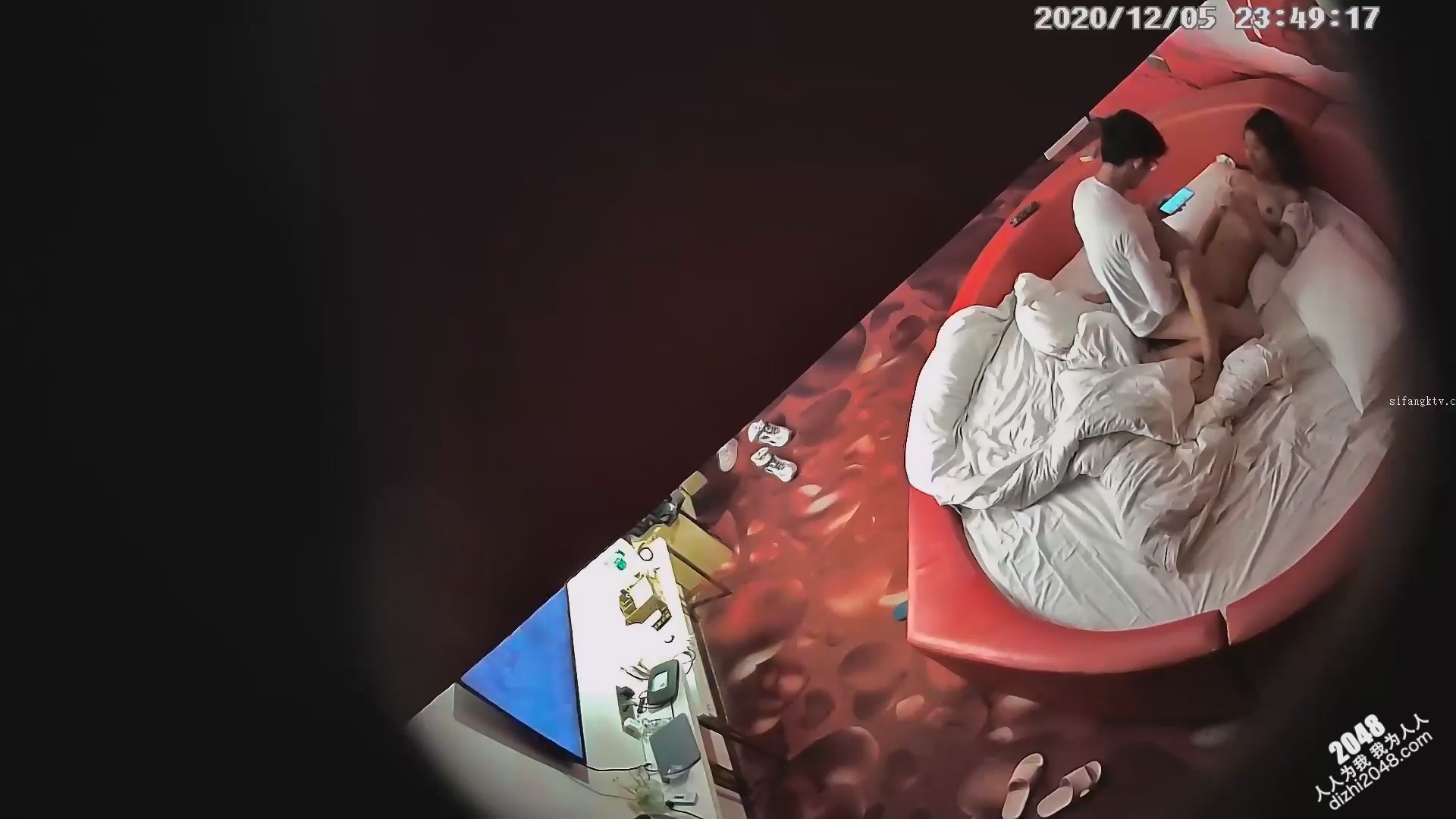 12-5经典酒店偷拍 学生情侣开房,大奶苗条女友做爱很害羞,应该是热恋期不久