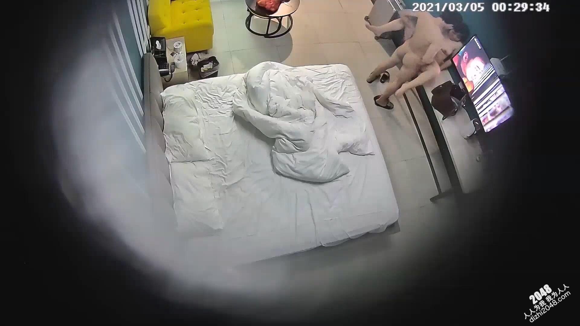 3.4经典酒店偷拍 小胖妹和男友在宾馆沙发、桌子上啪啪,到处都是战场