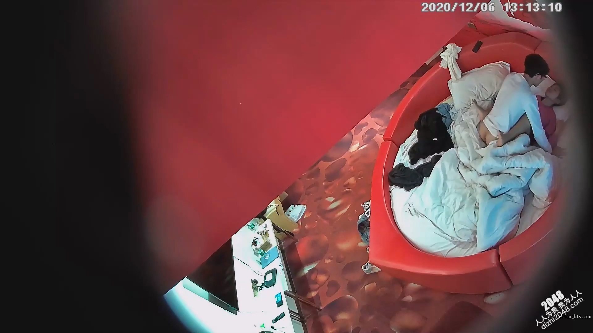 12-5经典酒店偷拍 学生情侣开房,大奶苗条女友做爱很害羞,应该是热恋期不久