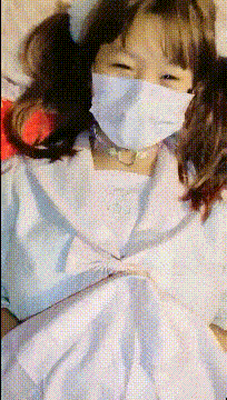 双马尾萝莉美眉 嘘小声点 怎么啦 痛 在家被大鸡吧小哥哥无套输出