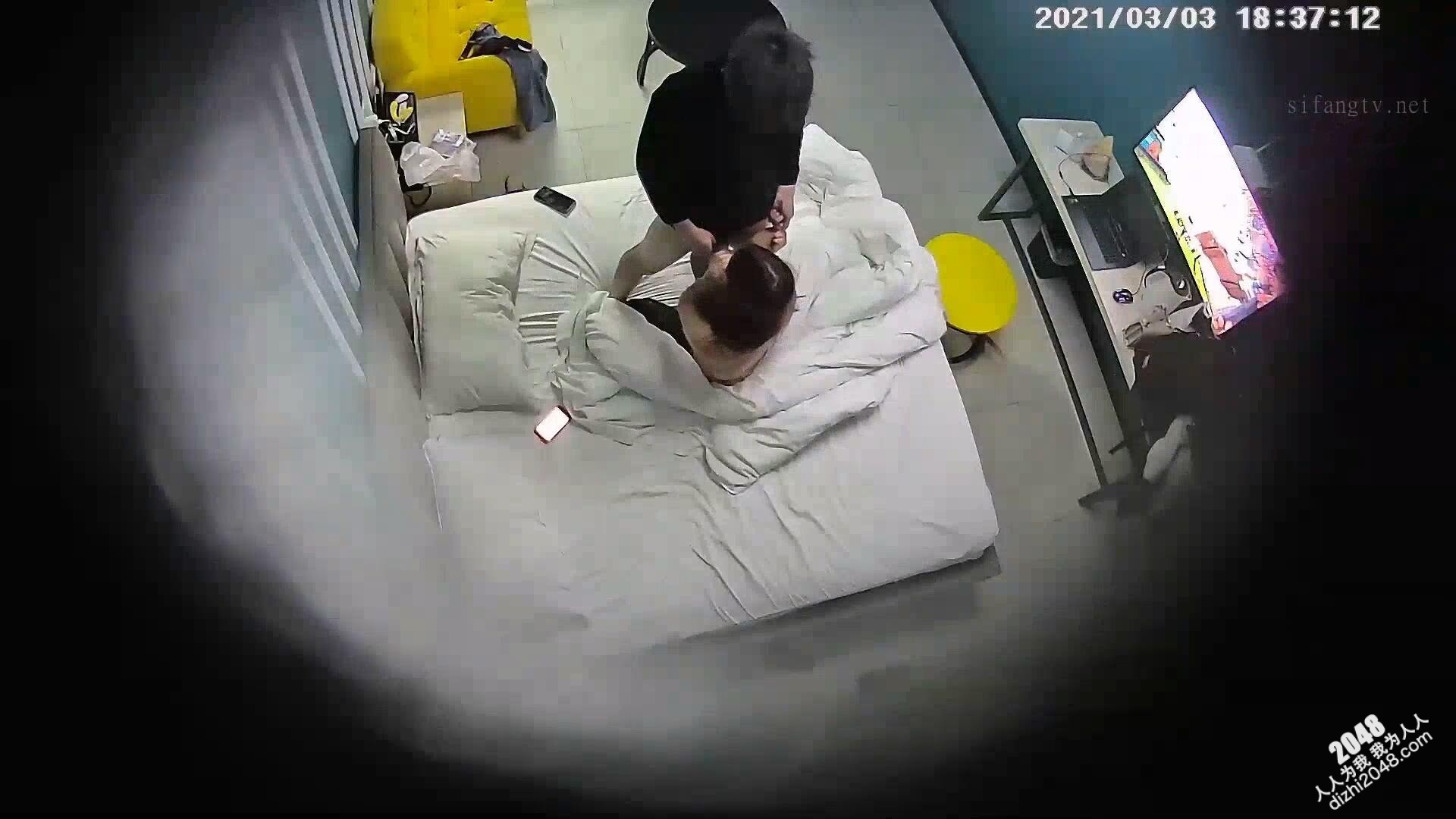 3-3经典酒店偷拍 男友用大屌鞭打正在口活的女友脸蛋,满满的调教欲