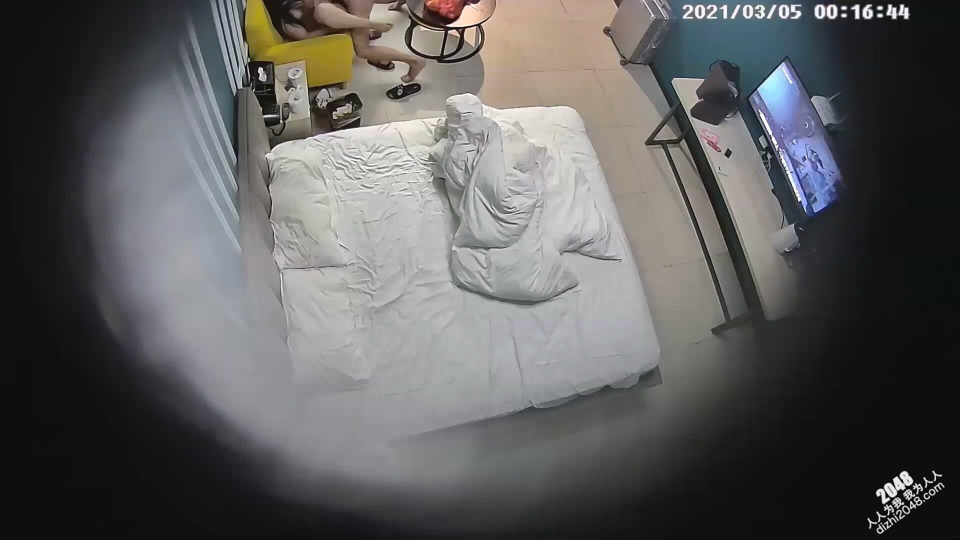 3.4经典酒店偷拍 小胖妹和男友在宾馆沙发、桌子上啪啪,到处都是战场