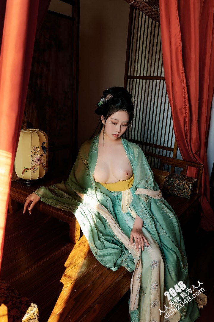 年年 绿色古装漏奶梦华录主题写真 [39P-649MB]