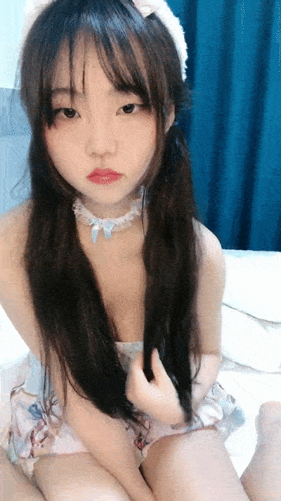 双马尾呆萌妹妹！乖巧文静炮友操逼！扶屌主动骑乘位，轻轻蠕动，自摸奶子