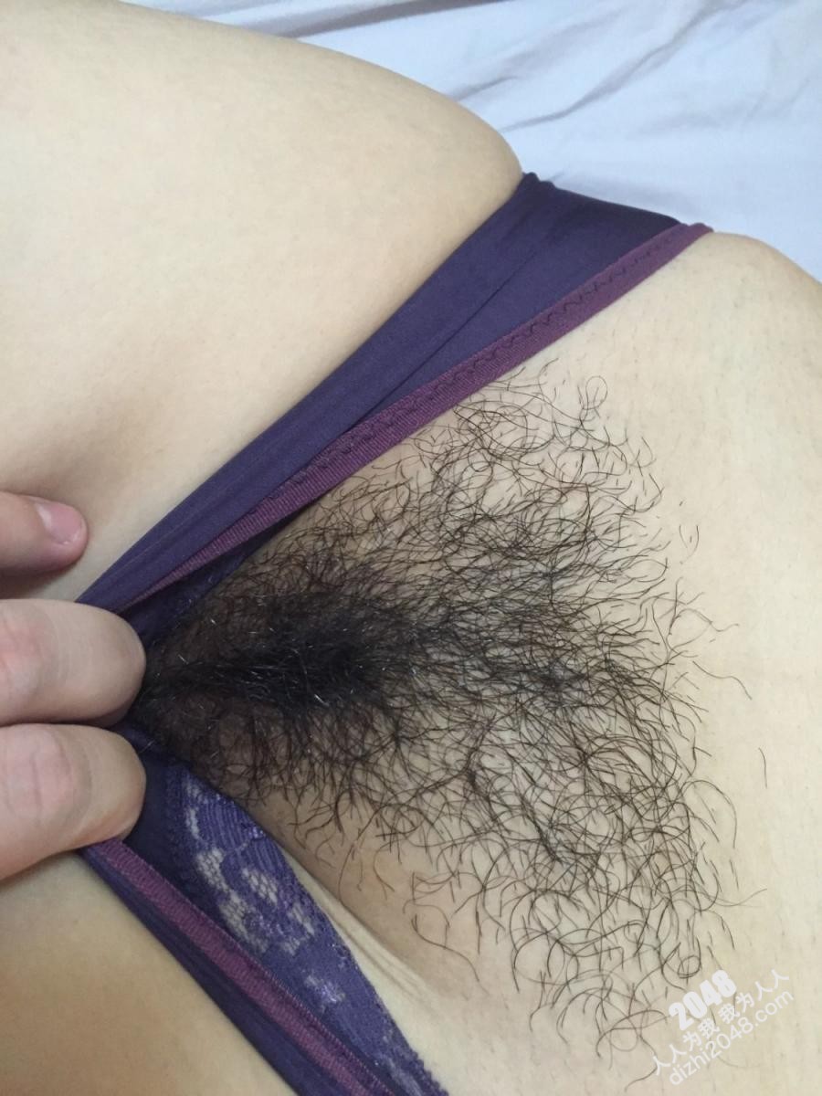 18岁爱自拍的妹子，分享点老图[15P]