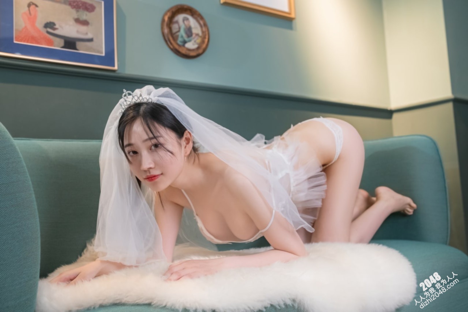 年年情趣婚纱无码漏奶图