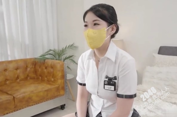 【MP4】[国产自拍]AAP-0498 綠帽老公找幾個大屌網友和媳婦群P被掐脖深喉口爆射奶上