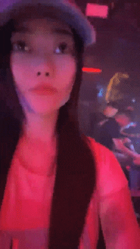 【優片】【03年安琪拉】，酒吧嗨喝醉，厕所全裸狂吐，酒店开房自慰