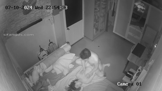 [MP4/1.18G]黑客破解家庭偷拍年轻情侣的日常性生活