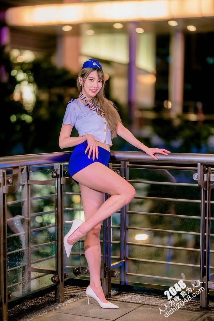美女藍窄裙 應感膚色絲襪