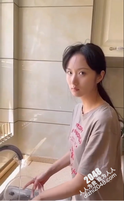 【優片】抖音大V反差女神各种场合漏出 约炮外表清纯 内心属实骚 无套啪啪