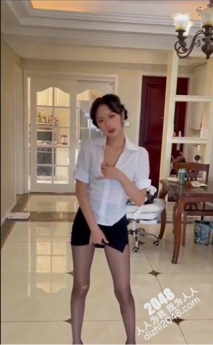 【優片】抖音大V反差女神各种场合漏出 约炮外表清纯 内心属实骚 无套啪啪